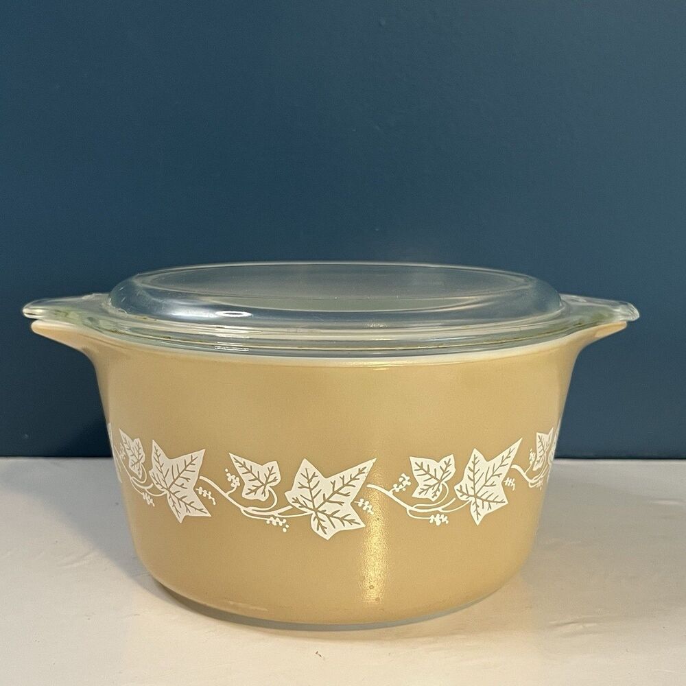 Vintage Pyrex Tan Sandalwood Ivy leaf #473 1 qt Casserole Dish with Lid *READ